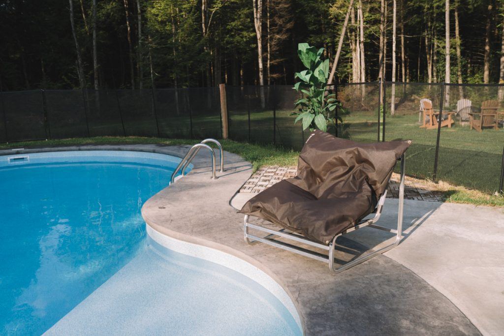 mobilier aluminium matelas nautique brun piscine