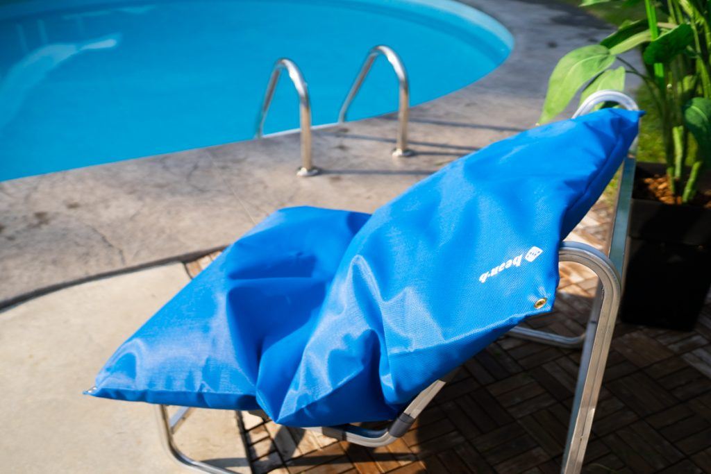 mobilier aluminium matelas nautique bleu piscine