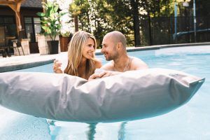 matelas nautique gris adultes piscine